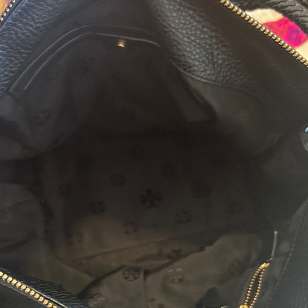 TORY BURCH TAYLOR Black Pebbled Leather Hobo Bag - Picture 13 of 14